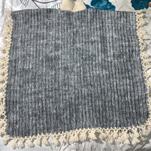 Womens fringe shawl poncho one size - Picture 9 of 11